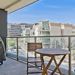 O Hotel Suites Waterfront